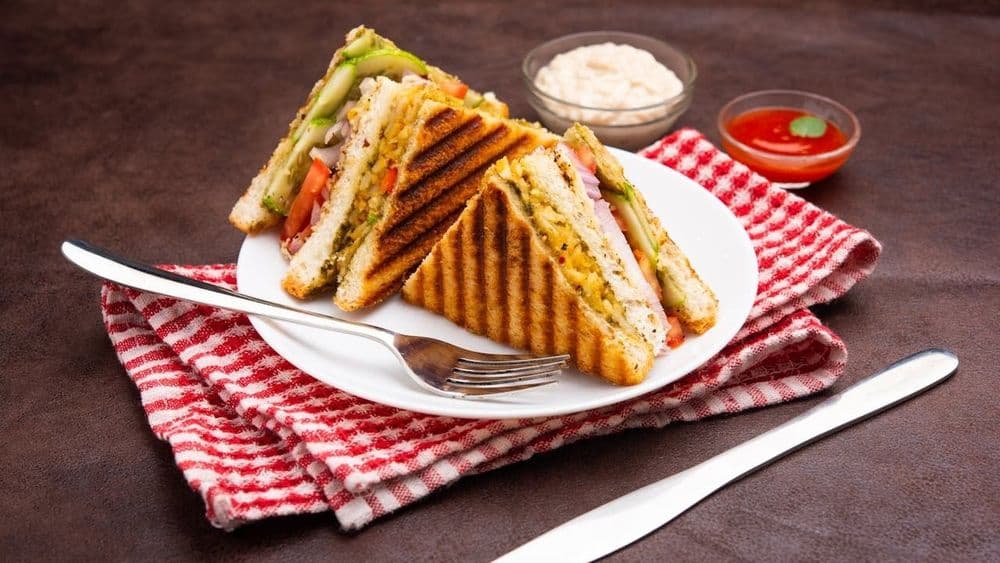 Panini Pressati alla Griglia, Tecnica Veloce per Sandwich Caldi e Croccanti