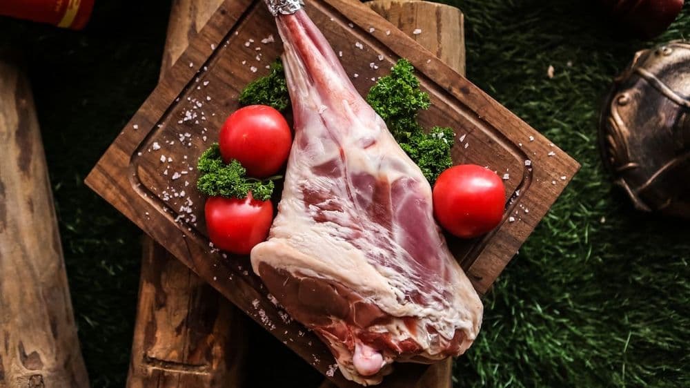 Cordeiro Halal na Cozinha Marroquina, Tradição e Sabor em Cada Corte