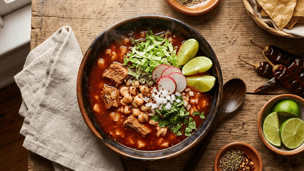 Pozole Rojo Tradicional — Caldo de Maíz Pozolero con Cerdo y Chile Guajillo